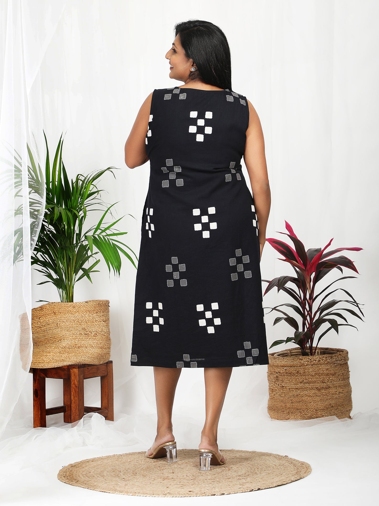 Darzaania Paridhi Black Cotton Sleeveless Midi Dress