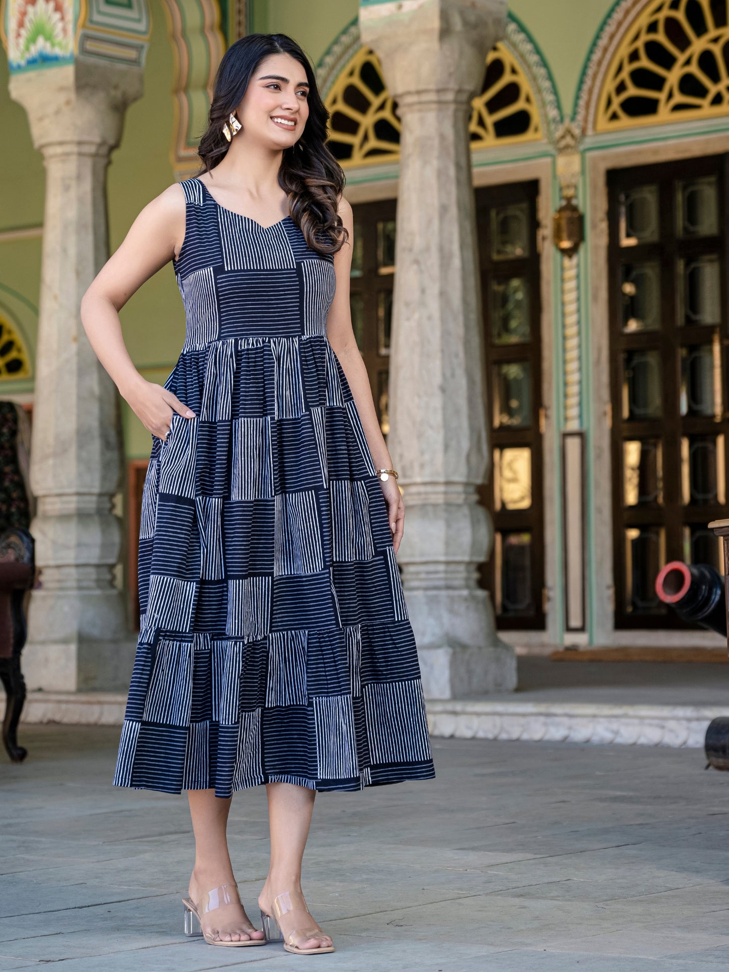 Size-inclusive sleeveless cotton midi dress with stripes and pockets