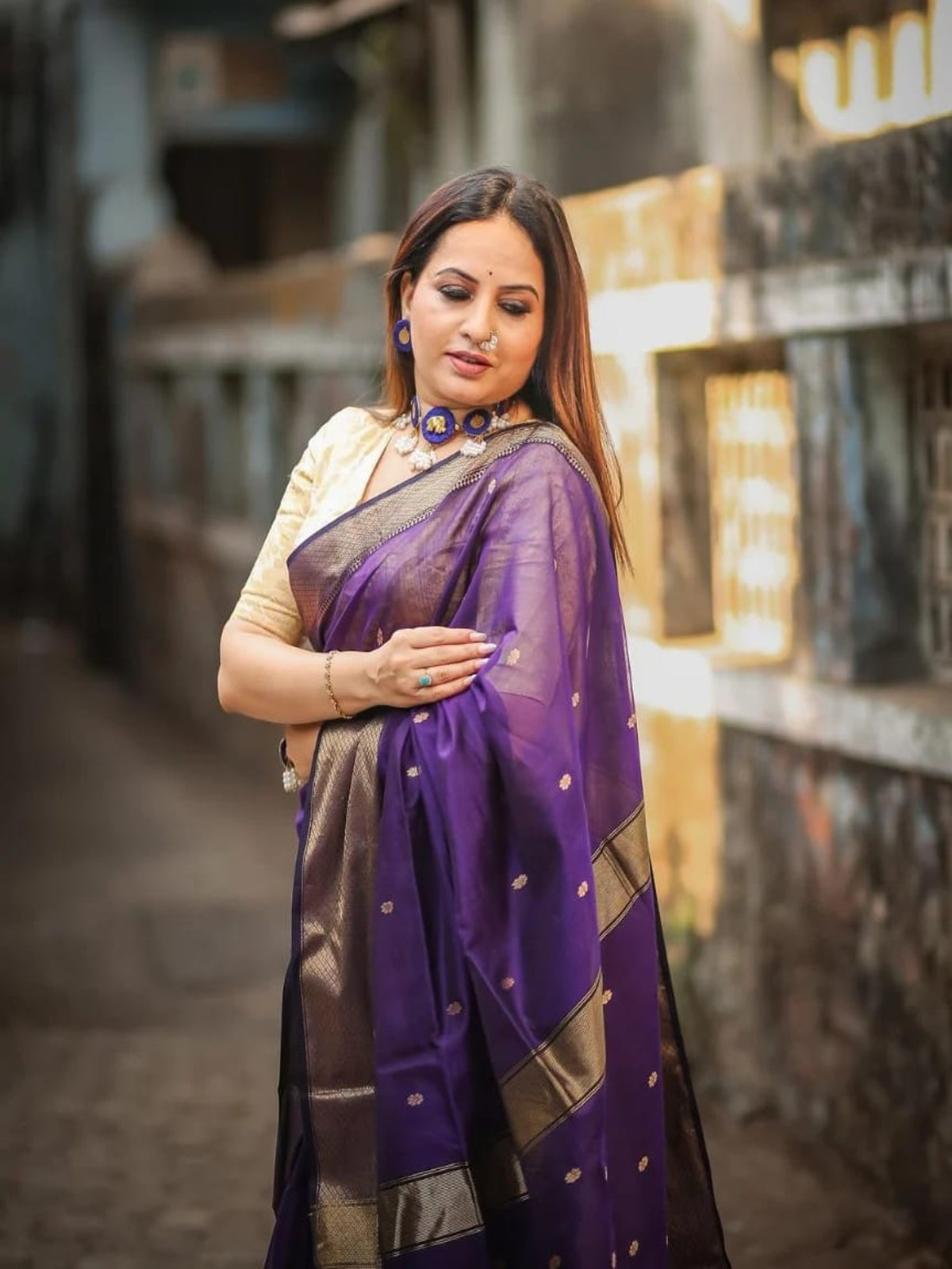Maheshwari handmade Zari border saree with Buta work