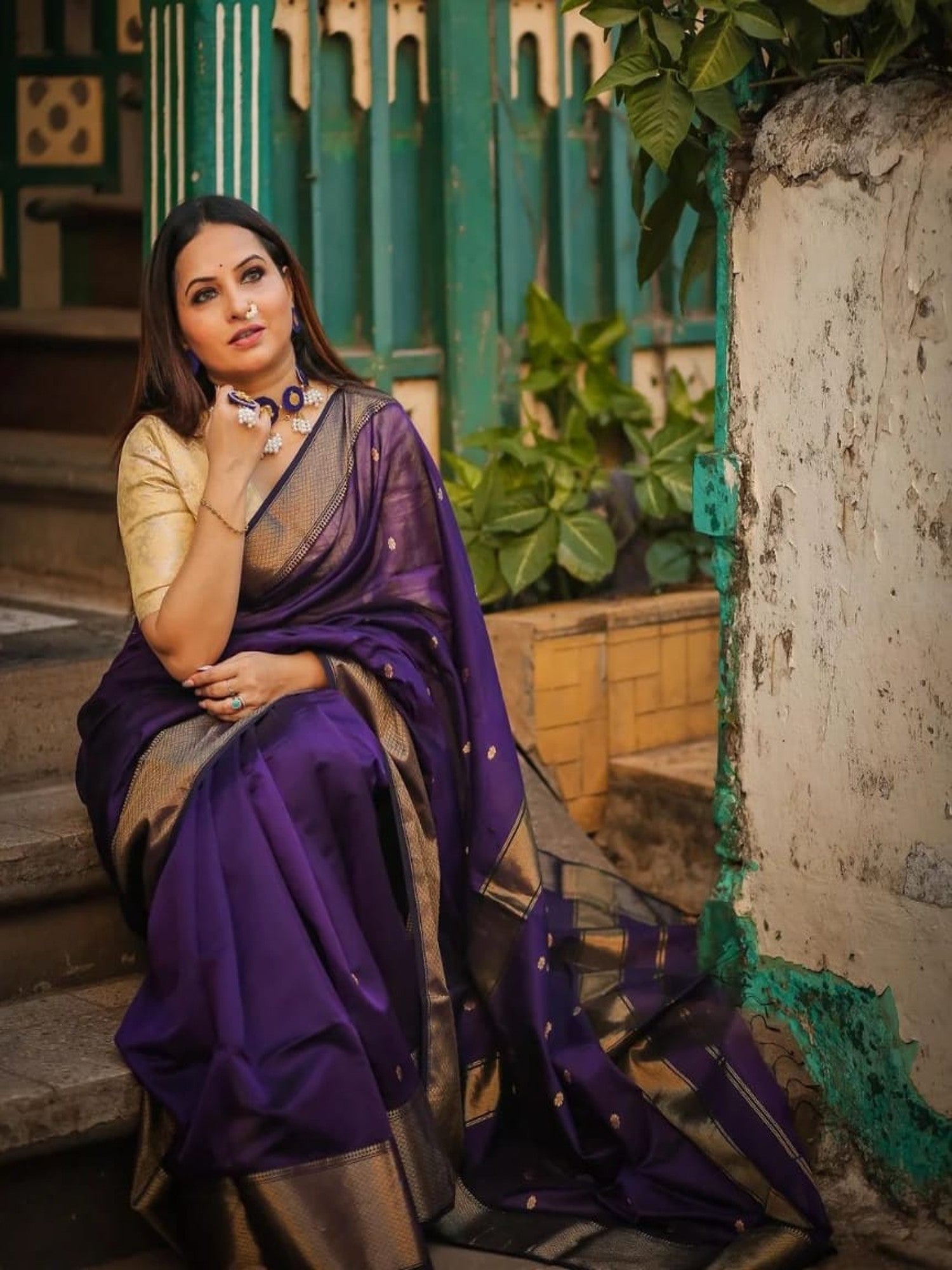 Maheshwari handmade Zari border saree with Buta work