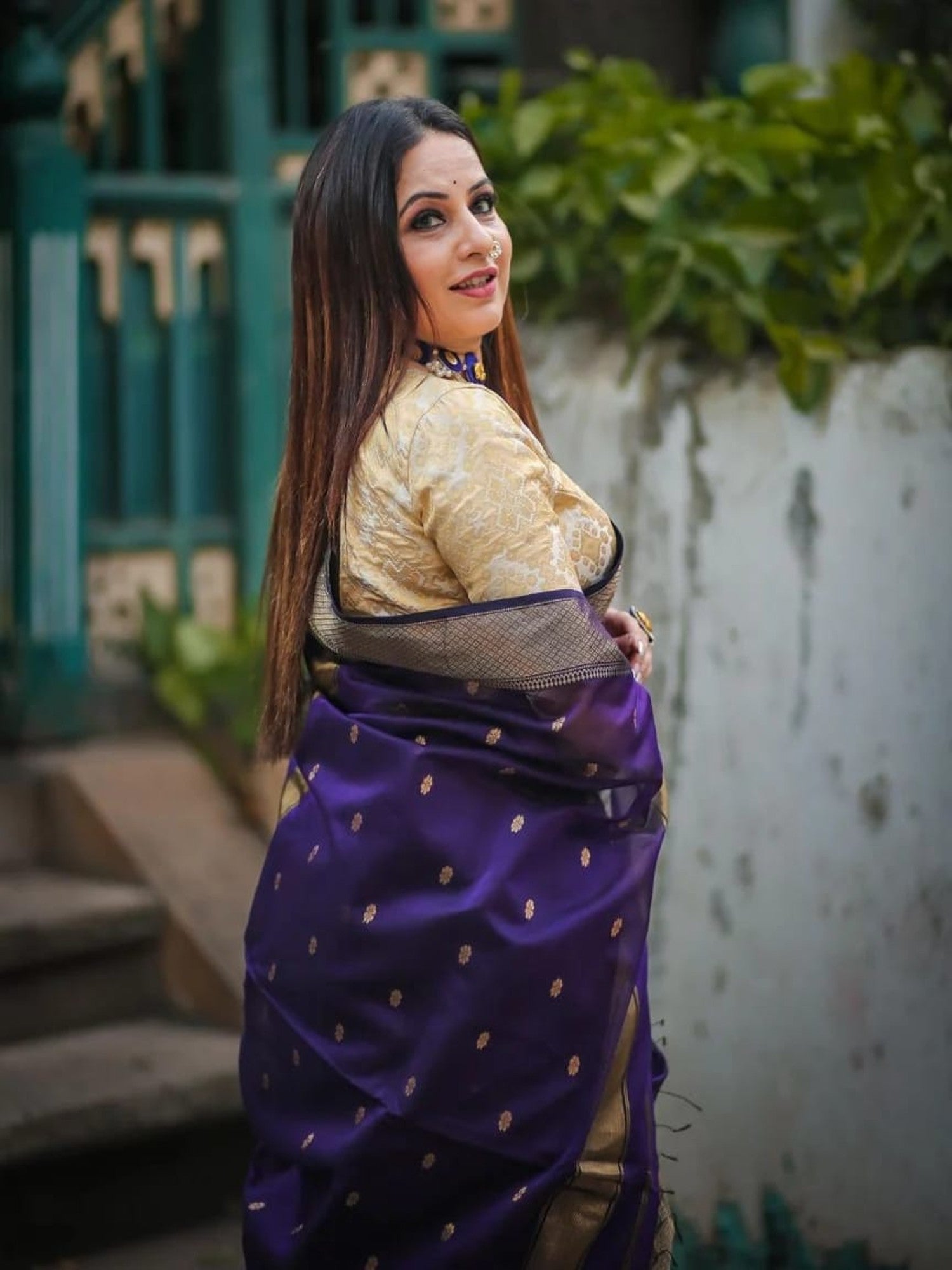 Maheshwari handmade Zari border saree with Buta work