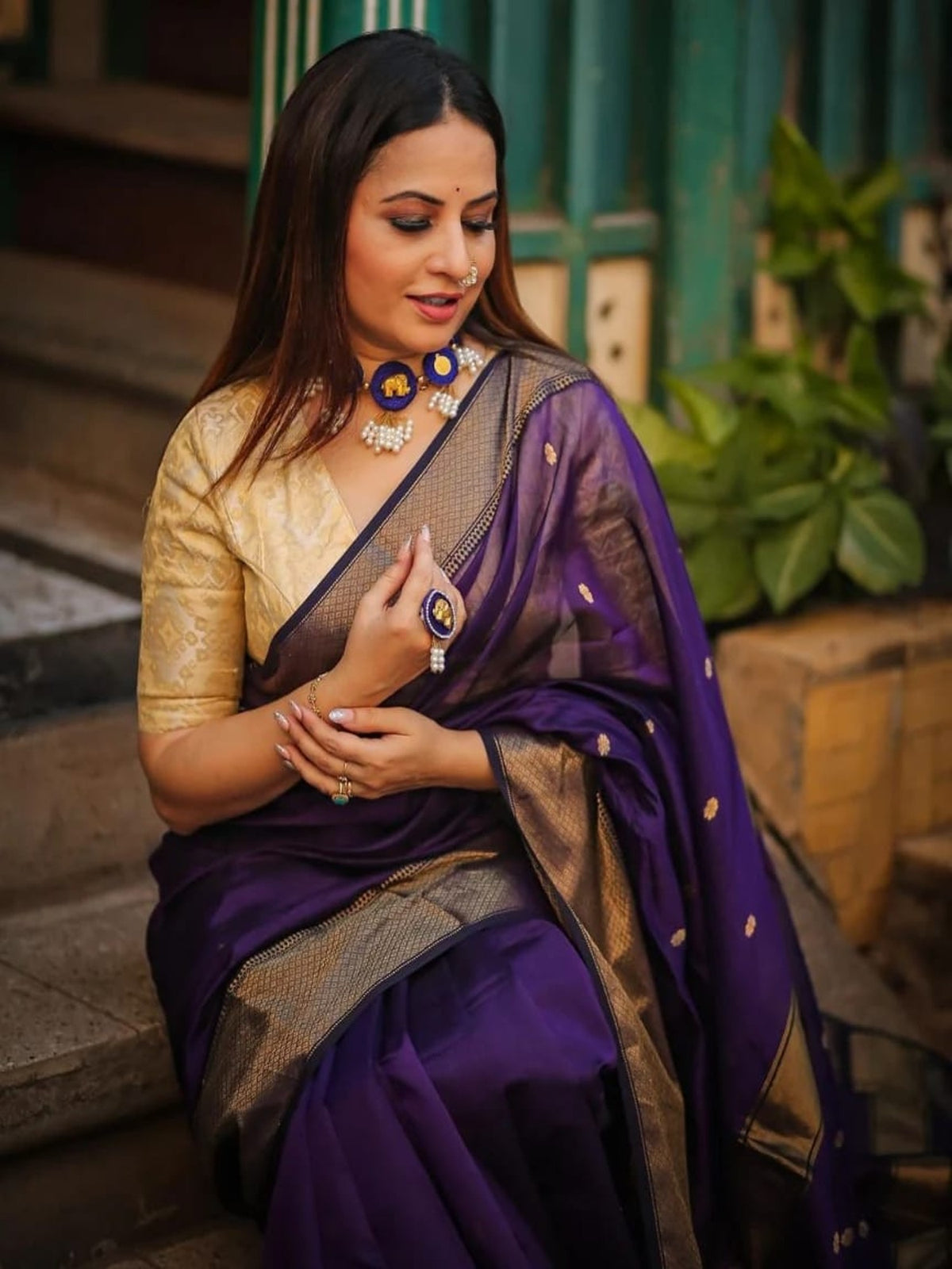 Maheshwari handmade Zari border saree with Buta work