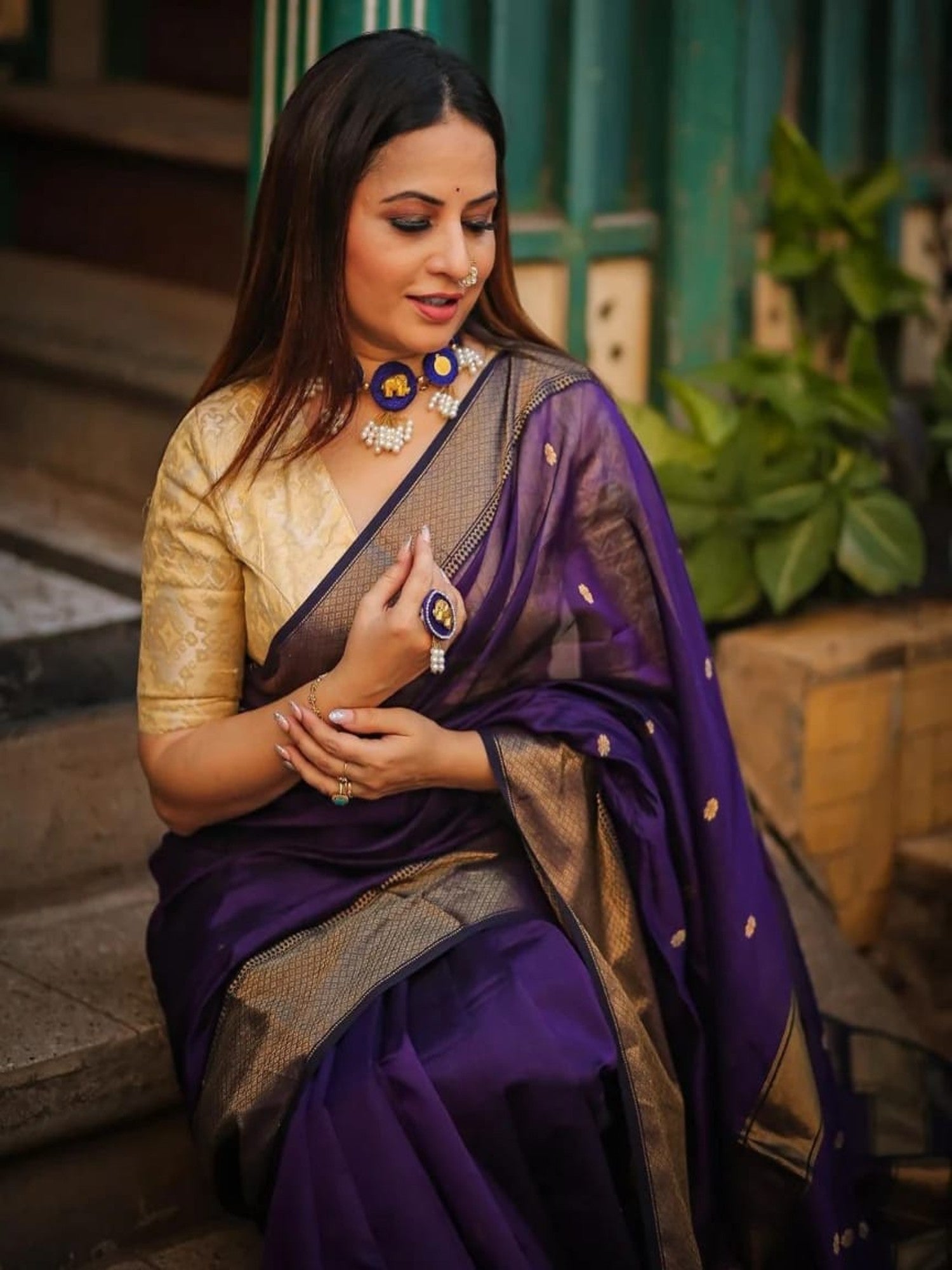 Maheshwari handmade Zari border saree with Buta work