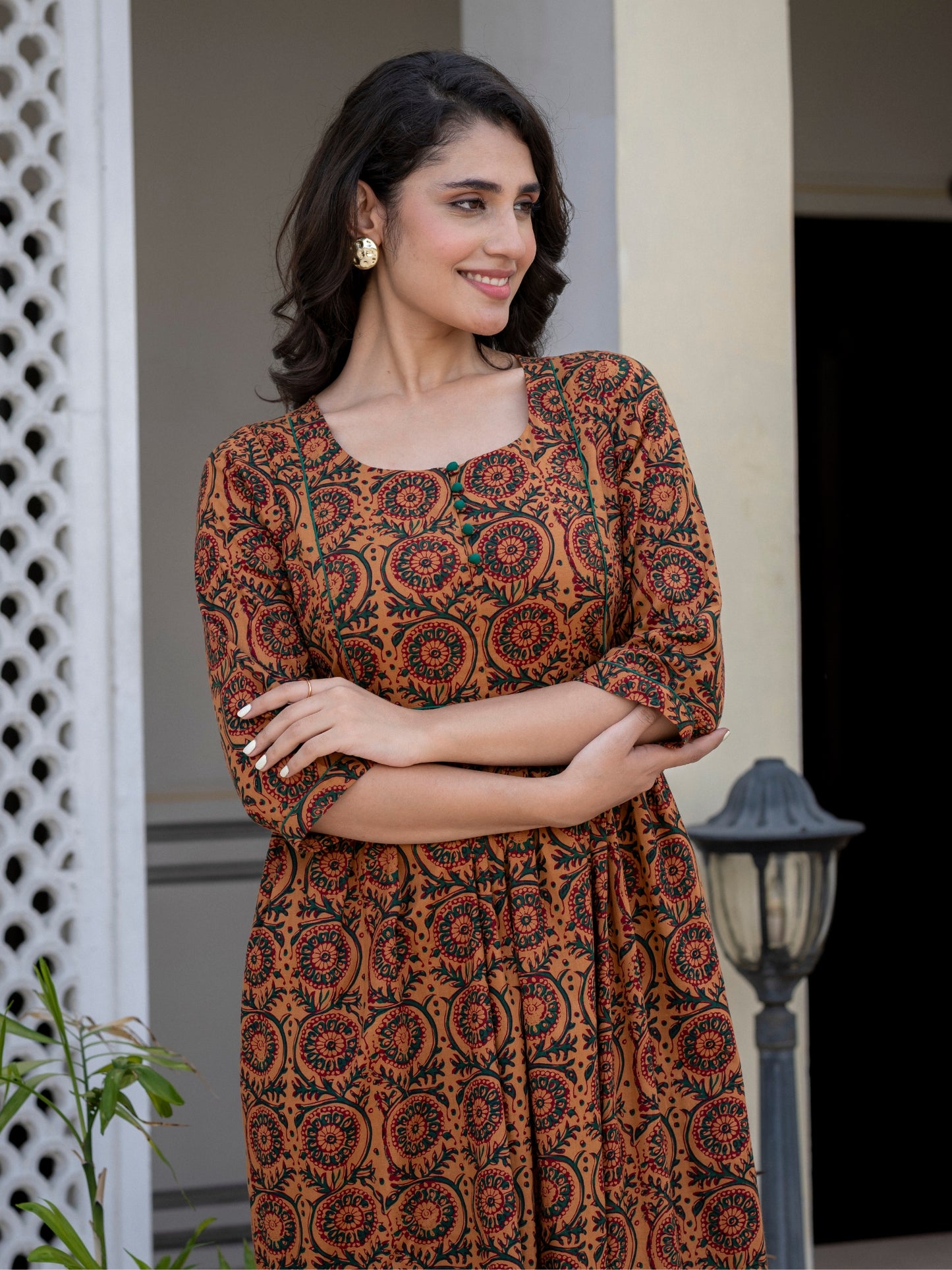 Woman styling Darzaania Nayra printed cotton kurta set in natural light
