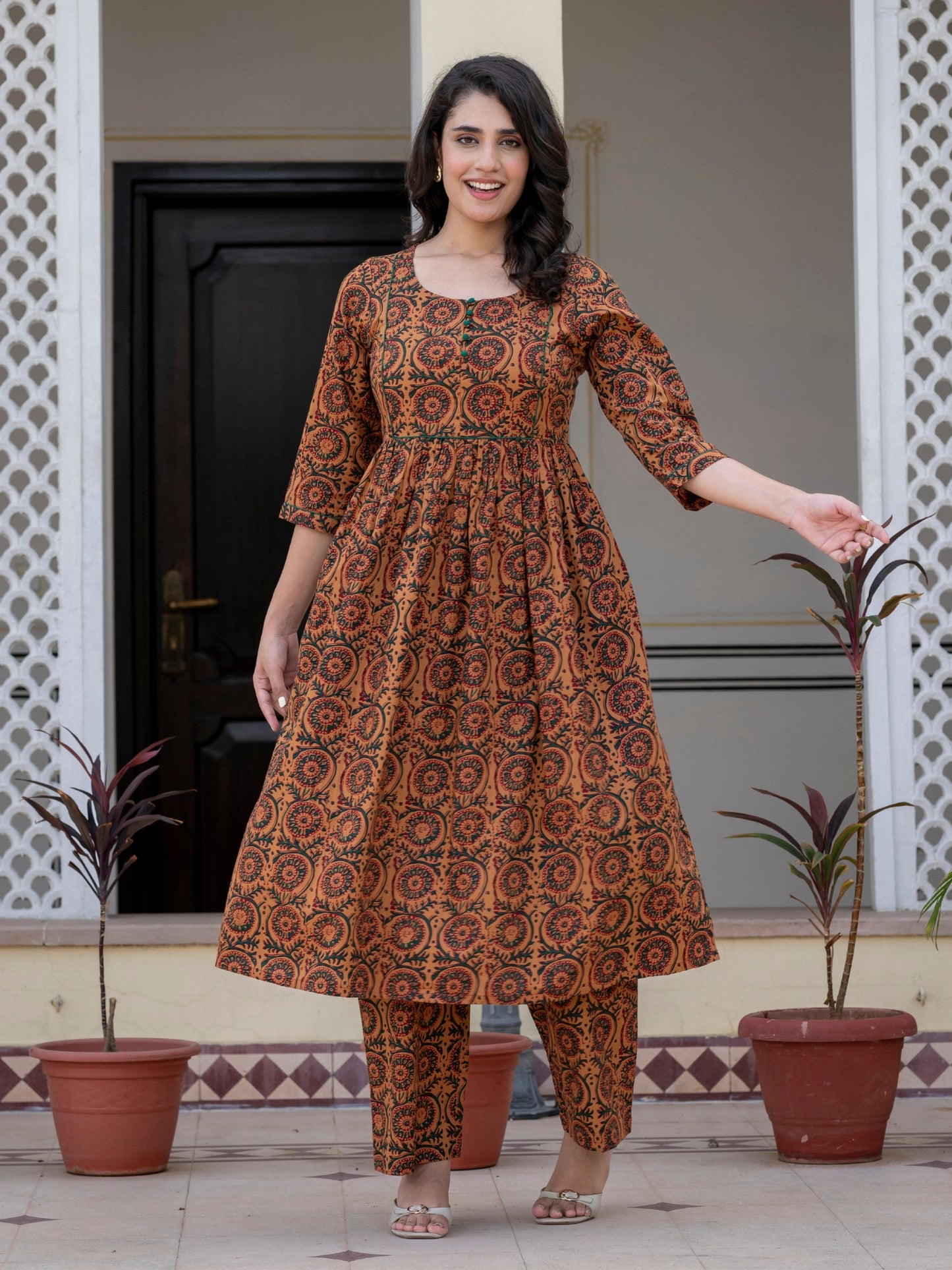 Darzaania Nayra printed cotton kurta set for women with matching pants